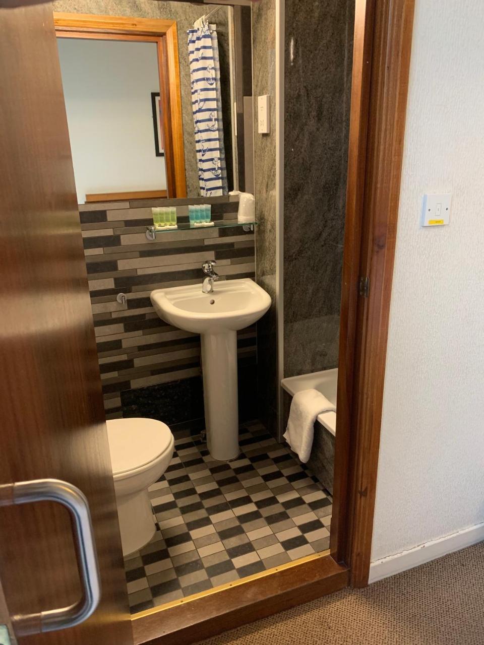Quarto Familiar com Casa de Banho Privativa