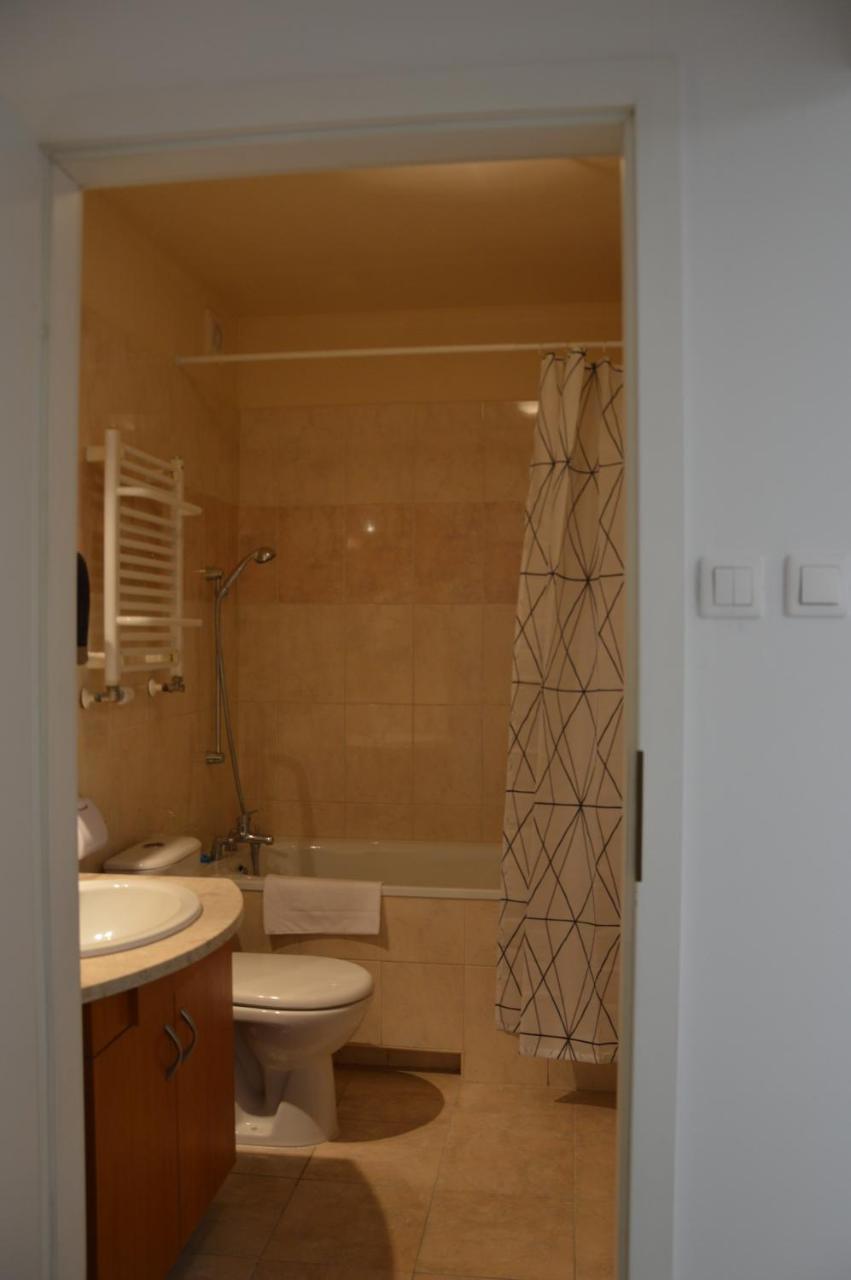 Twin Room,1544769460:JPEG