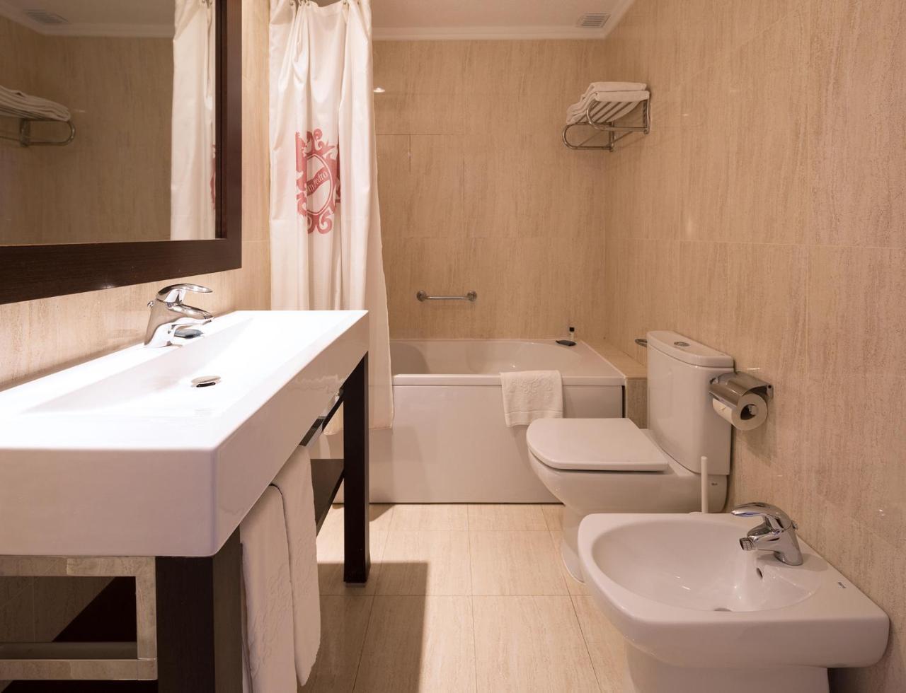 Apartamento com 2 Quartos e Vista Mar
