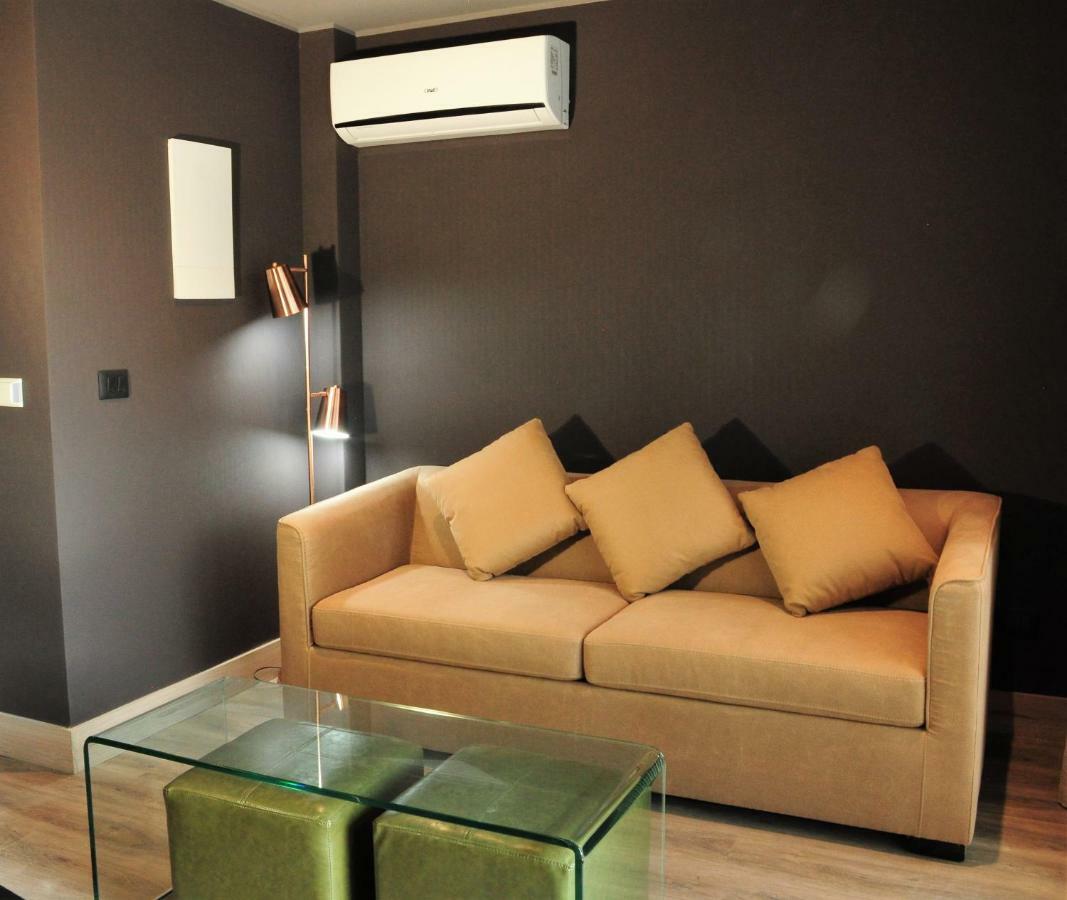 One-Bedroom Apartment Balcony,786745602:JPEG