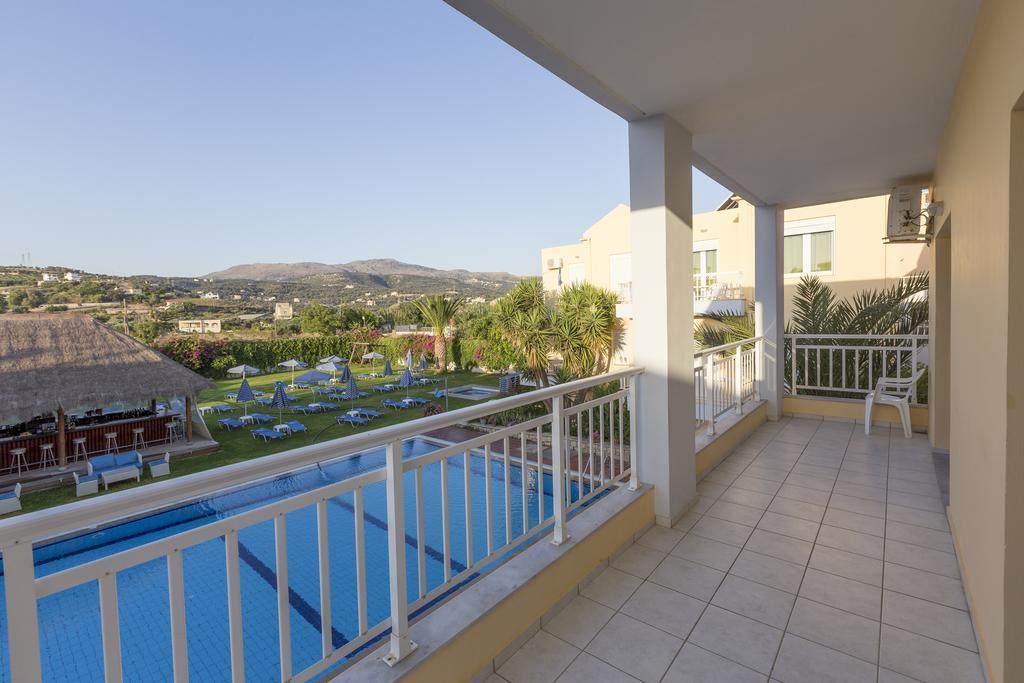 Superior One-Bedroom Apartment Pool View