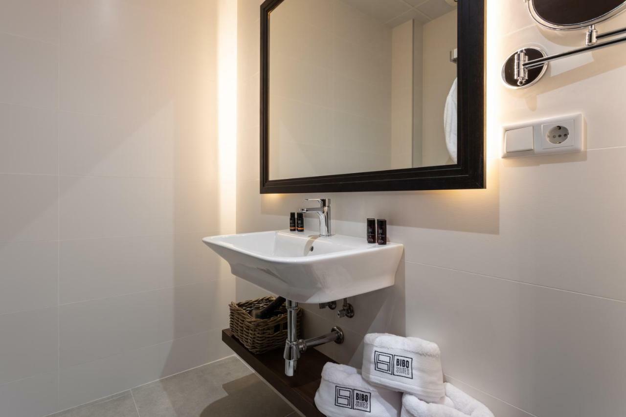 Superior One Bedroom Apartment