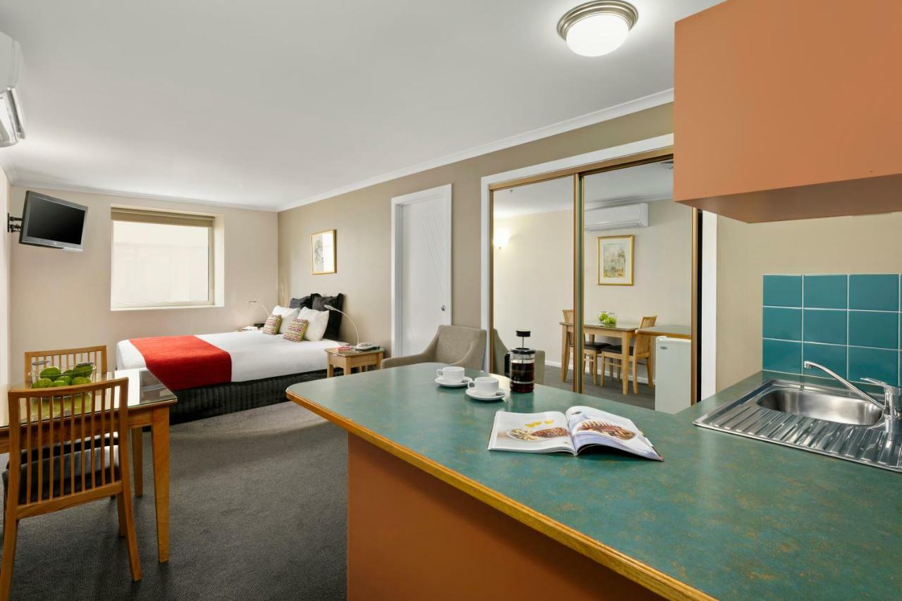 Studio Apartment Serviced,642400962:JPEG