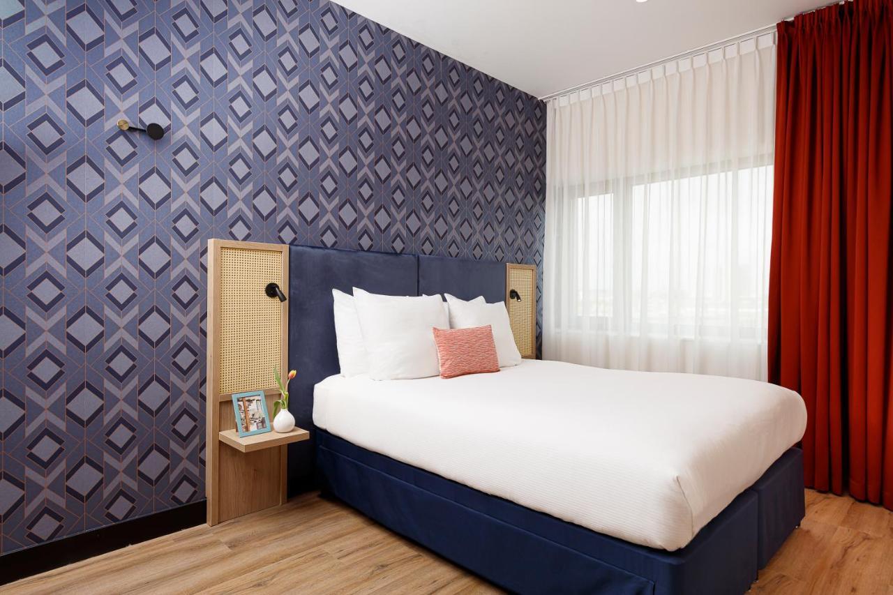 One-Bedroom Apartment,976515967:JPEG