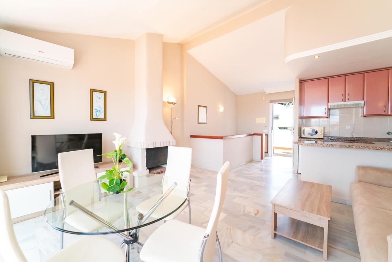 Apartamento com 2 Quartos e Terraço