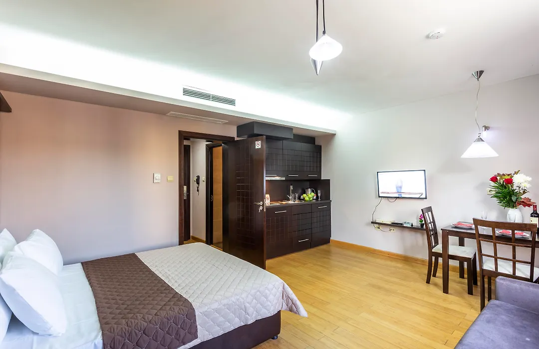 Cityhome Aparthotel-1