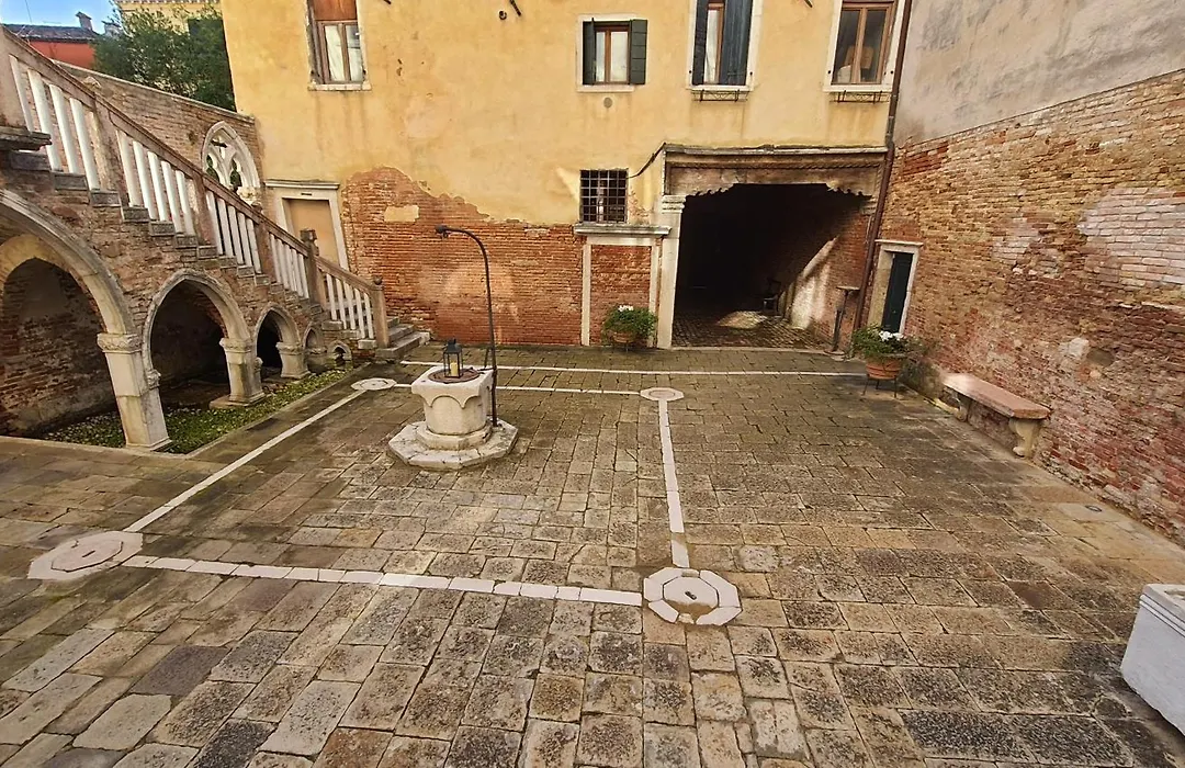 Palazzo Contarini Della Porta Di Ferro-1