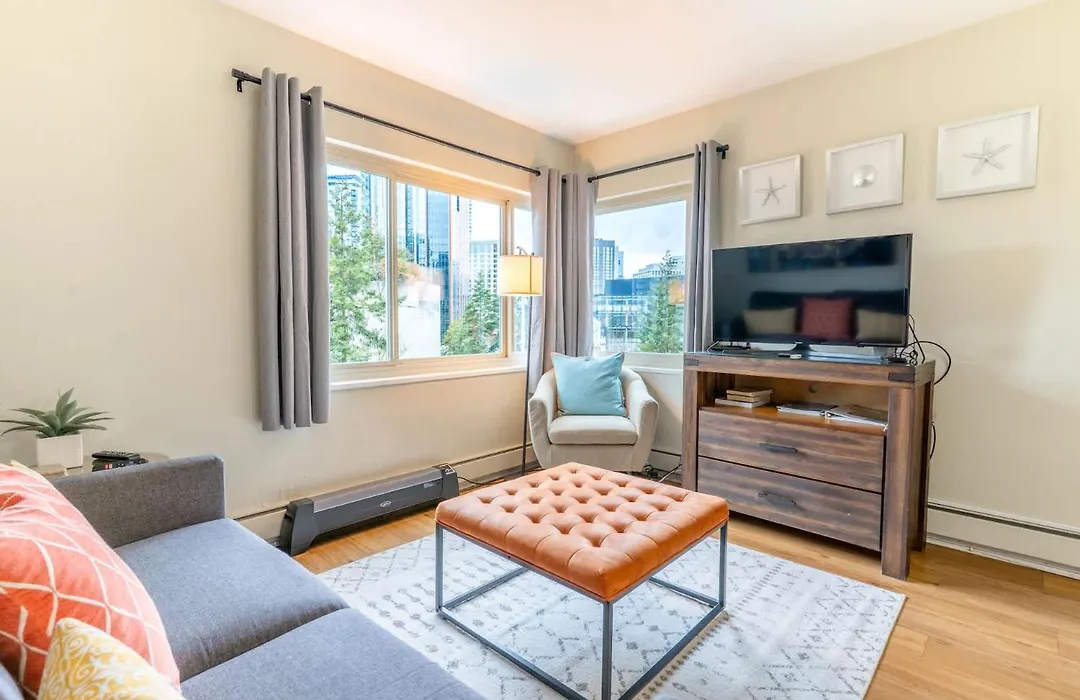 Eclectic Downtown & Cap Hill King Bed & Kitchen-1