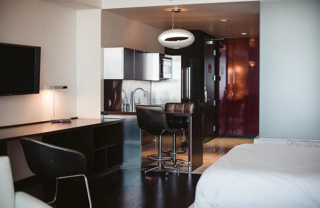 Luxury Suites At Palms Place-1