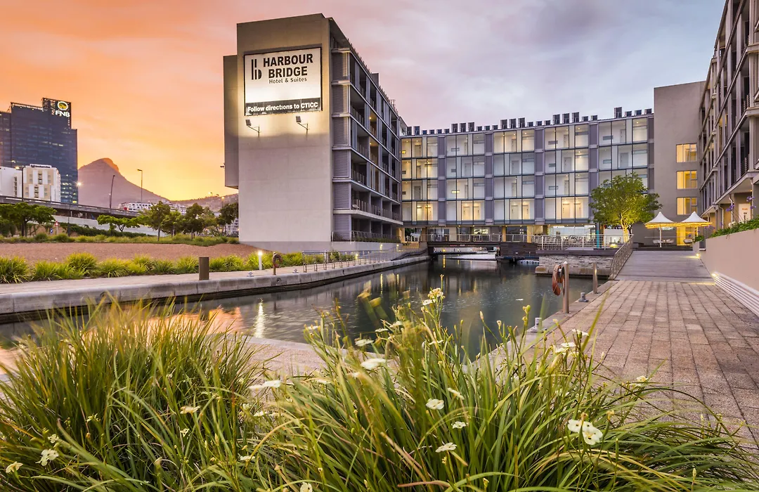 Aha Harbour Bridge Hotel & Suites-1