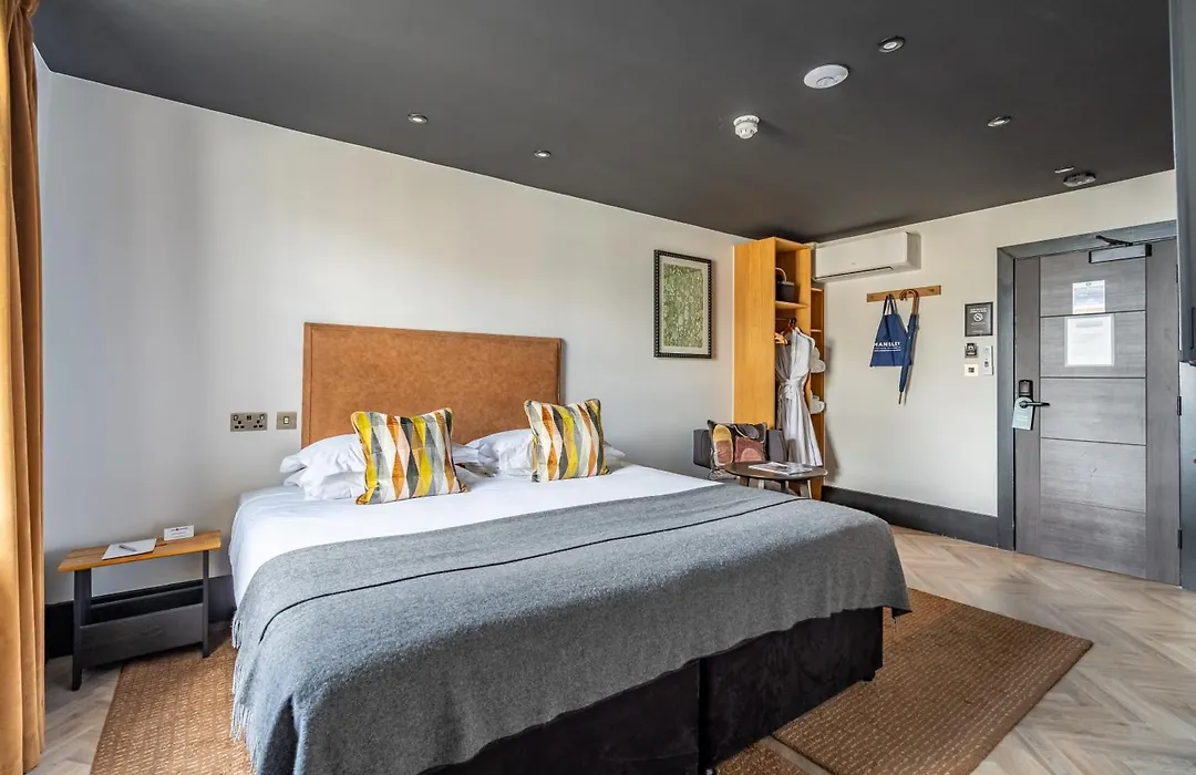 Crescent Place By Mansley-1