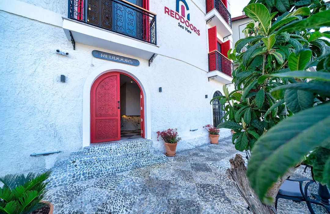 Reddoors Suites Sea View-1