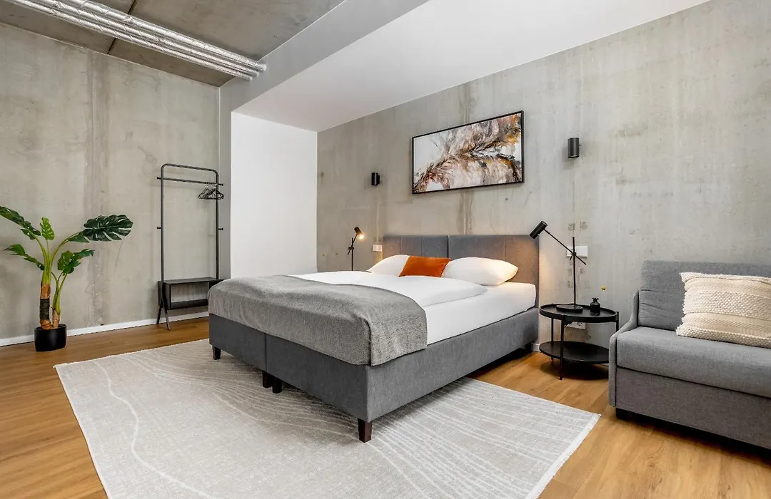 Global Living I Thegraf - East Side Gallery-1