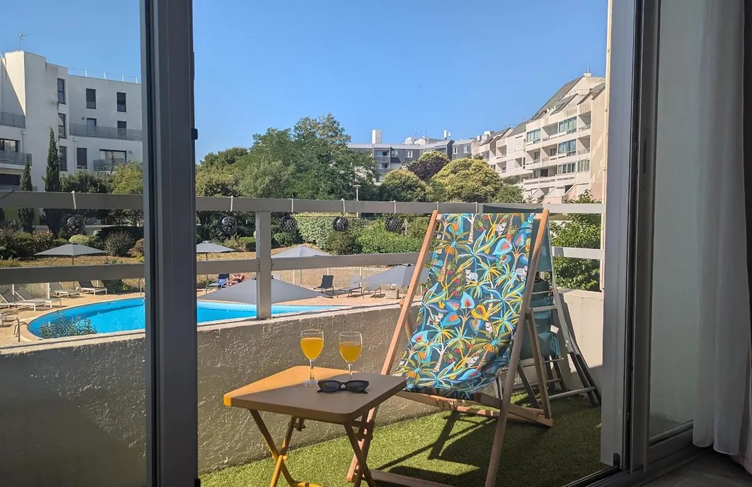 Résidence avec Piscine face au port 200m plage-1