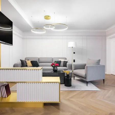 Golden Queen Deluxe Jacuzzi Apartments - Old Town-3