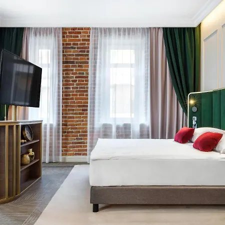 Golden Queen Deluxe Jacuzzi Apartments - Old Town-2