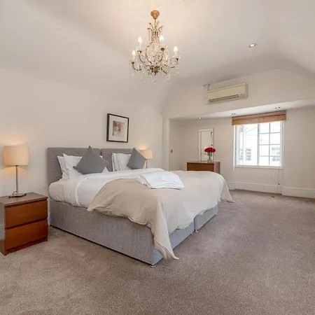 17 Hertford Street-2