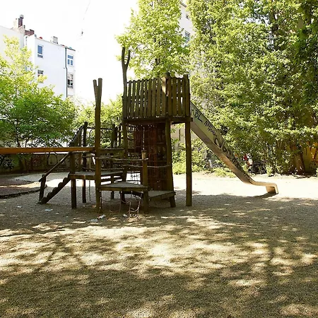 Apartmenthouse Berlin - Am Goerlitzer Park-3