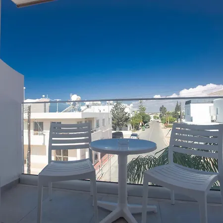 Pavlinia Hotel & Apartments-3