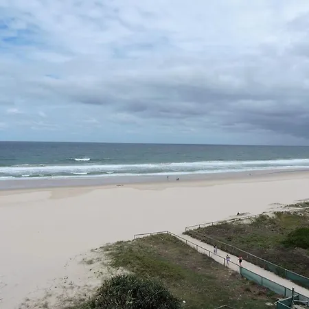 President Holiday Apartments - Absolute Beachfront-3