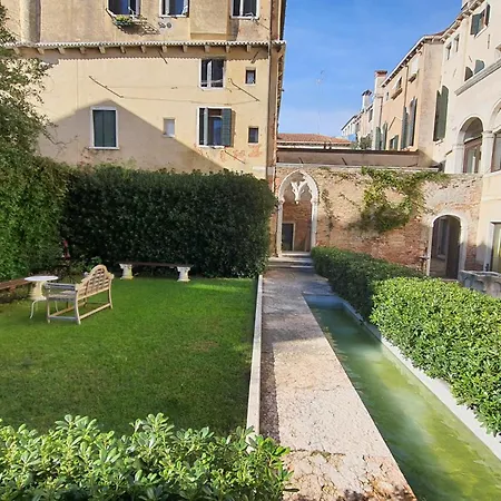 Palazzo Contarini Della Porta Di Ferro-2