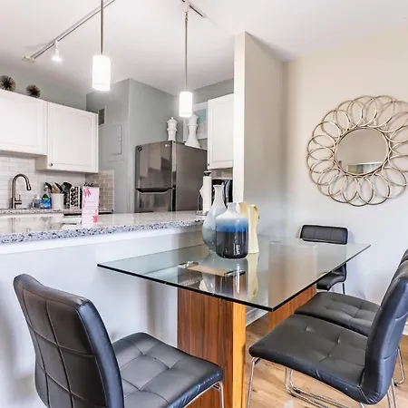 Eclectic Downtown & Cap Hill King Bed & Kitchen-2