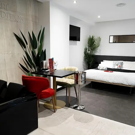 Mad Rooms-2