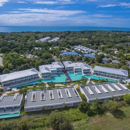 Pool Resort Port Douglas-2