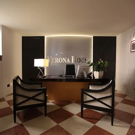 Verona House Aparthotel-3