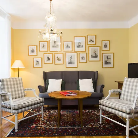 Lady Hamilton Apartments-3