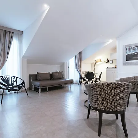 Montenapoleone Suites-2