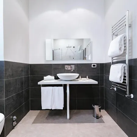 Montenapoleone Suites-3