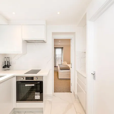 Queensgate Court Apartments-3