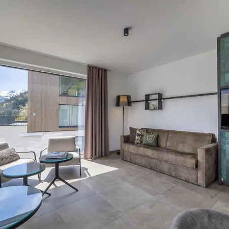 Nikolaus By Avenida Panoramic Wellness Suites-3