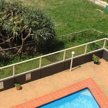 President Holiday Apartments - Absolute Beachfront-2