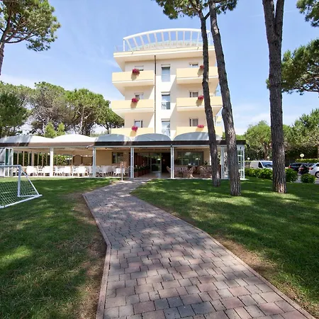 Aparthotel La Pineta-3
