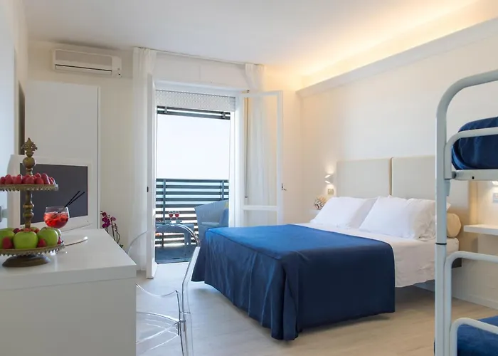 Albergo centrale: Kiss Beachfront Hotel & Restaurant