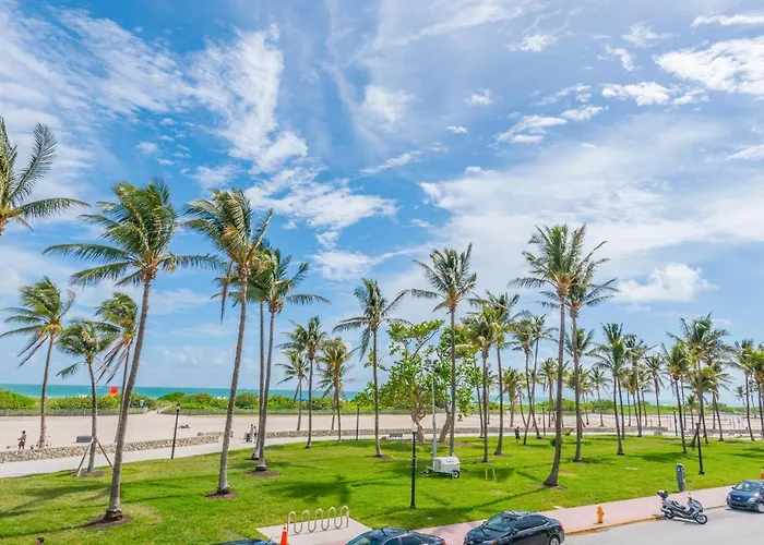 Pet Friendly hotel: Sobe Lux Suites On Ocean