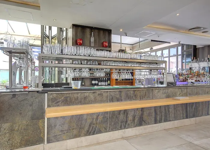 Sandton Skye Suite 910