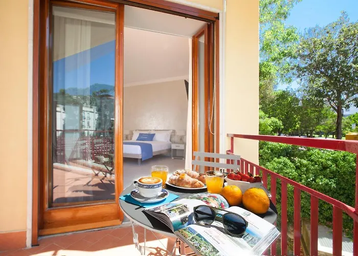  Torna A Surriento Suites