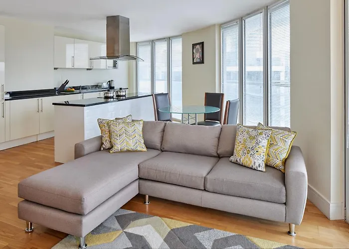 Saco Canary Wharf - Trinity Tower