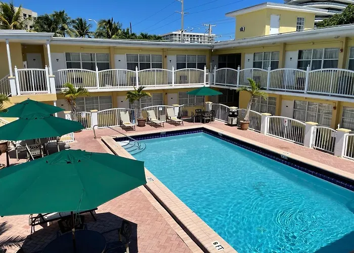 Cheap hotel: Beach Place Hotel