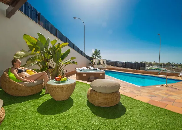 Villa with pool Amadores N2