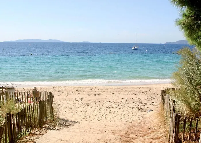 Appartement les pieds dans l'eau à Cavalière (Lavandou 83)