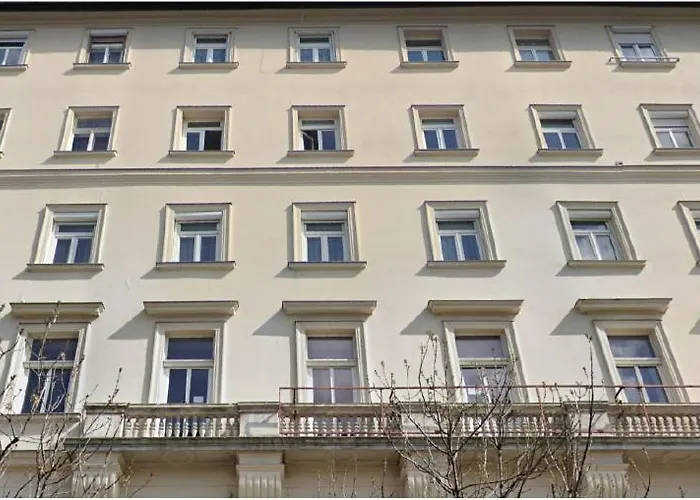B3 Hostel