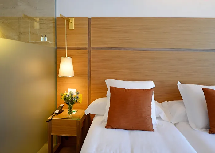 Hotel con tenis: Hotel Coronado Thalasso & Spa