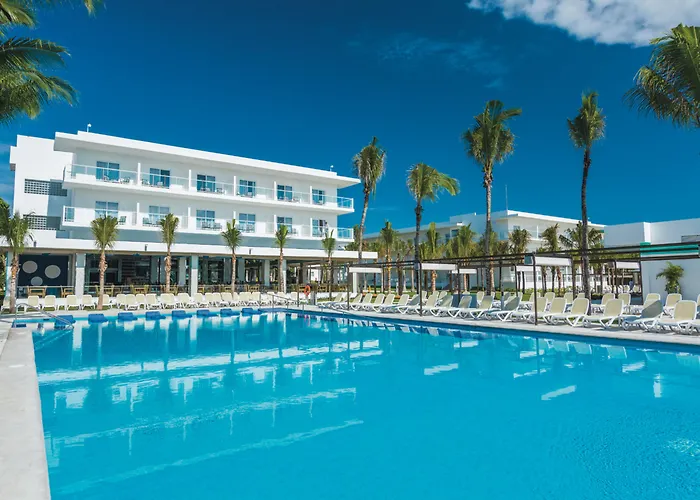 Hotel with Tennis: Hotel Riu Playacar