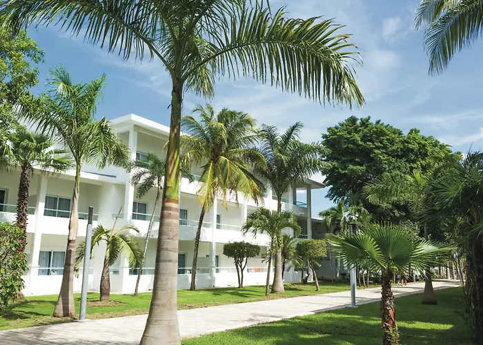 Hotel with Tennis: Hotel Riu Playacar