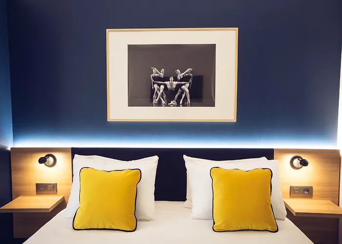 HOTEL 17 Batignolles