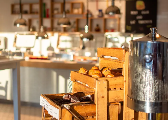 Luxury hotel only: Holiday Inn Liverpool City Centre By Ihg